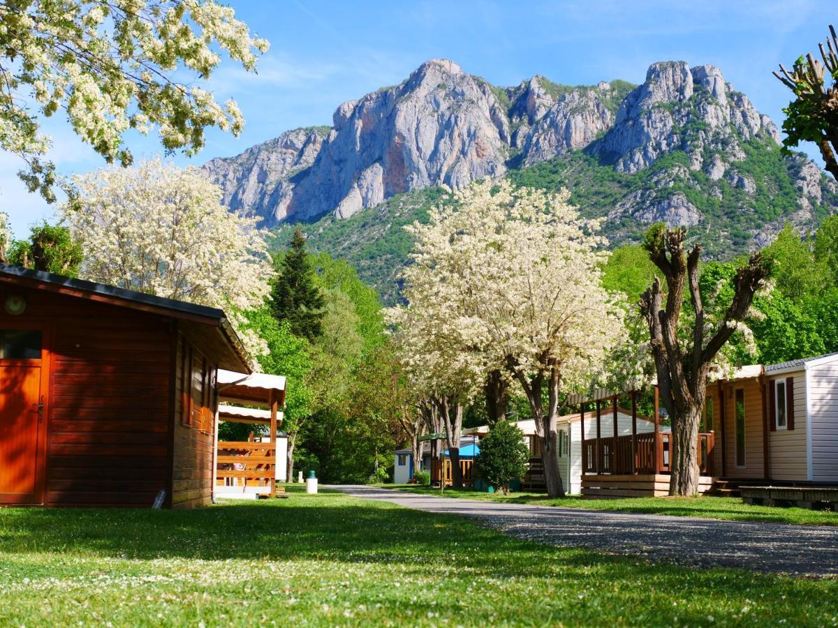 Camping Pays De Beille Les Cabannes  Bagian luar foto